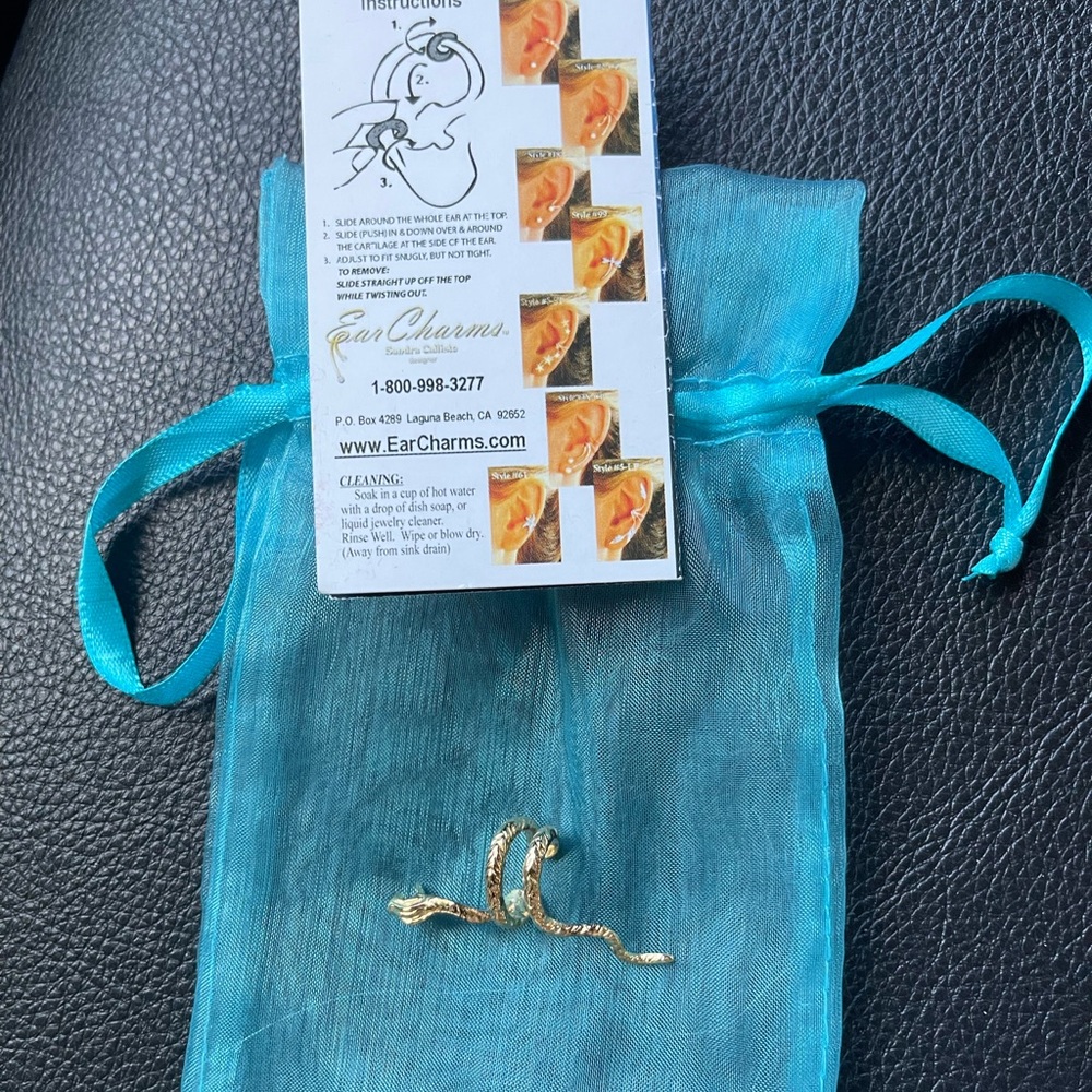Snake Ear Climber - Gold tone, amazing detail